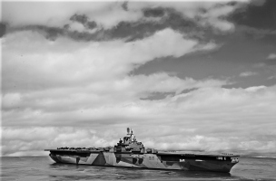 USS Ticonderoga 007 bw1